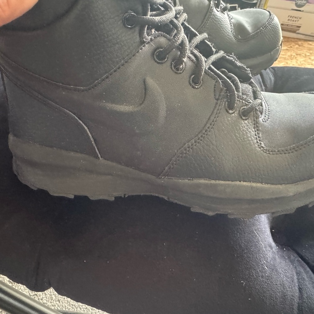 Nike Black Rugged Boots with High-Top Design